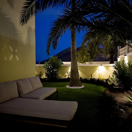Solymar - Private Heated Pool & Fiber-optic Wifi Villa Corralejo