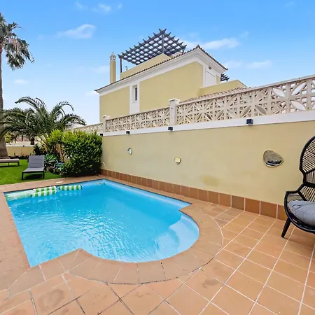 Villa Solymar - Private Heated Pool & Fiber-optic Wifi