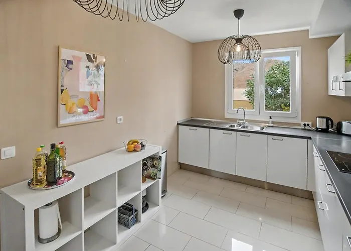 Villa Solymar - Private Heated Pool & Fiber-optic Wifi *